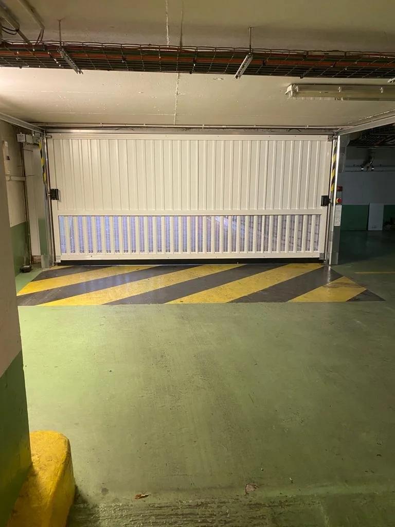 Porte d'accès parking