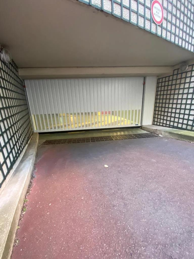 Porte d'accès parking