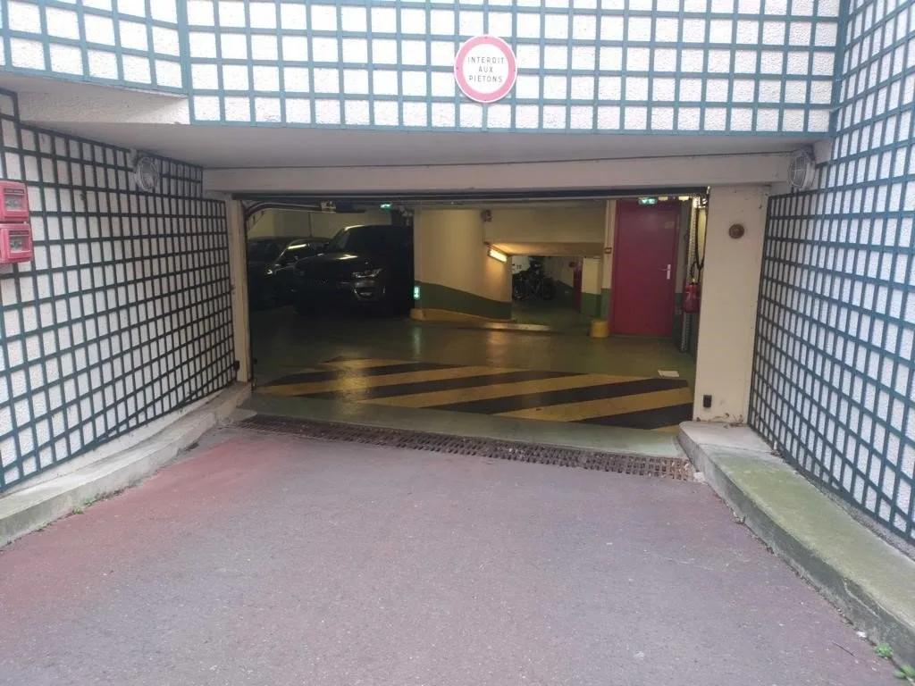 Porte d'accès parking